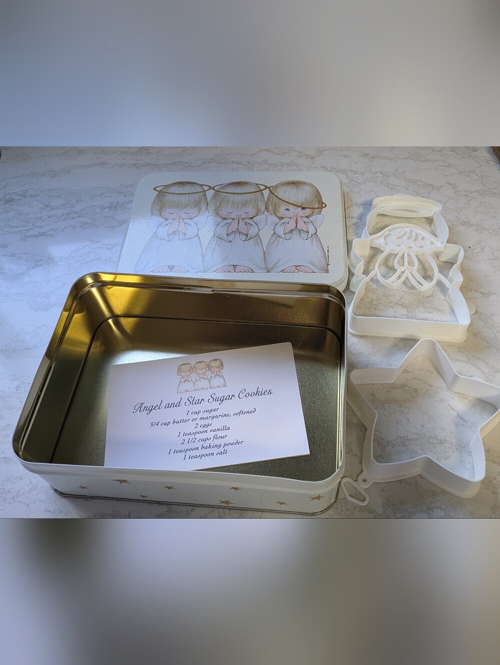 Three Angels Christmas Tin With Cookie Cutters And Recipe Card. - Picture 3 of 10